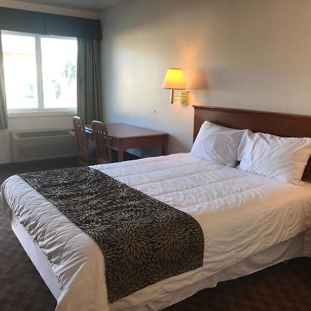 Woodburn Inn Экстерьер фото