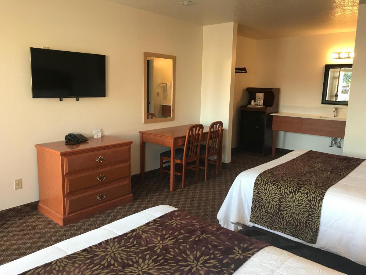 Woodburn Inn Экстерьер фото