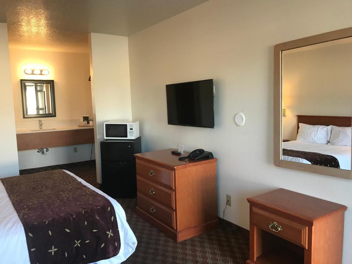 Woodburn Inn Экстерьер фото