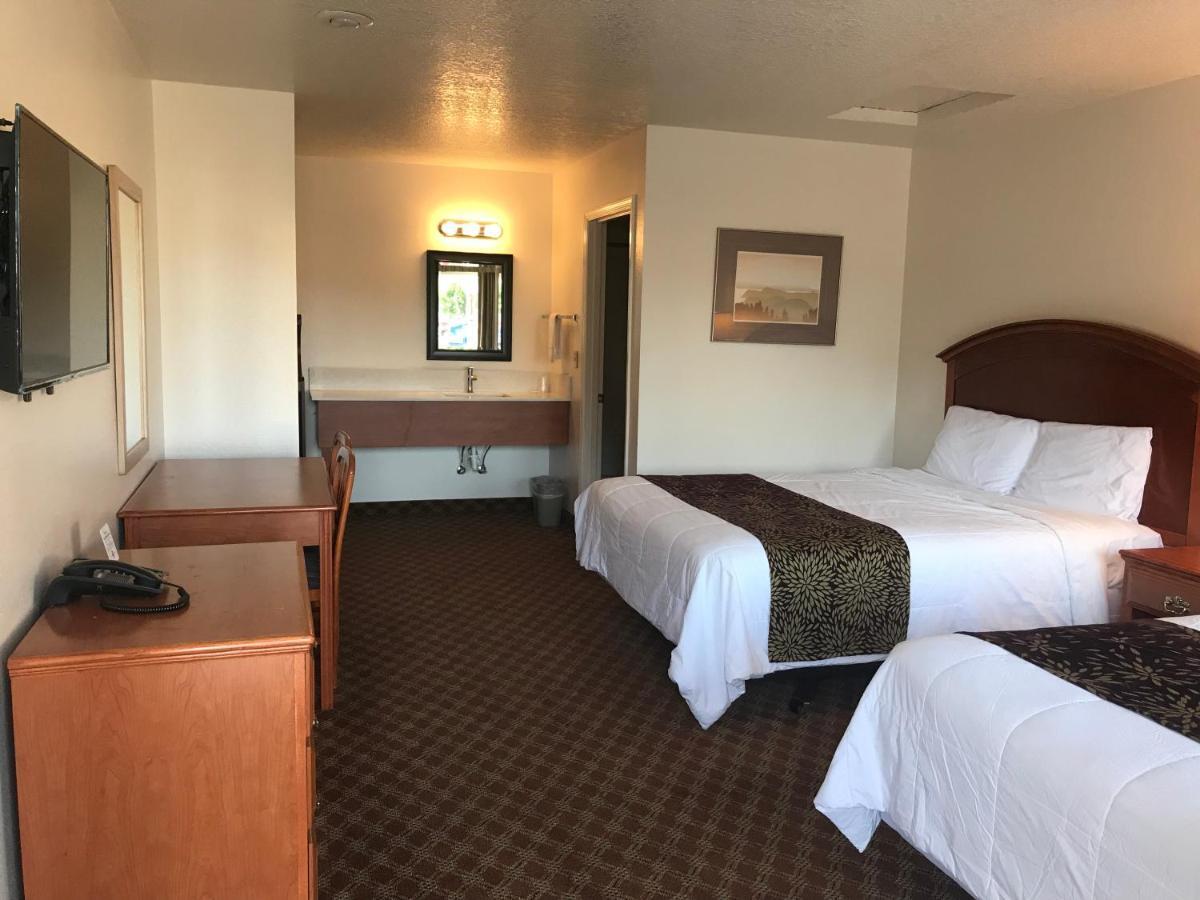 Woodburn Inn Экстерьер фото