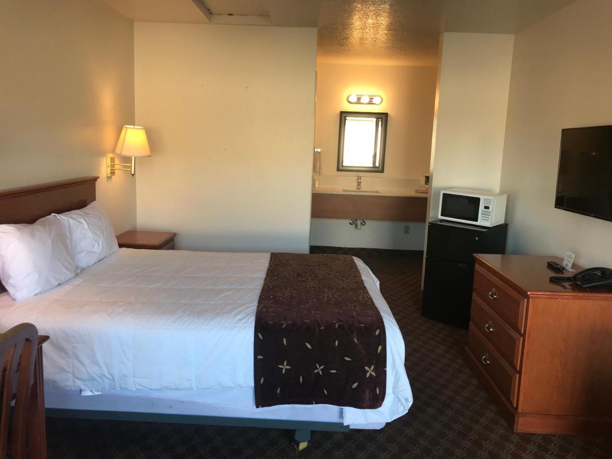 Woodburn Inn Экстерьер фото
