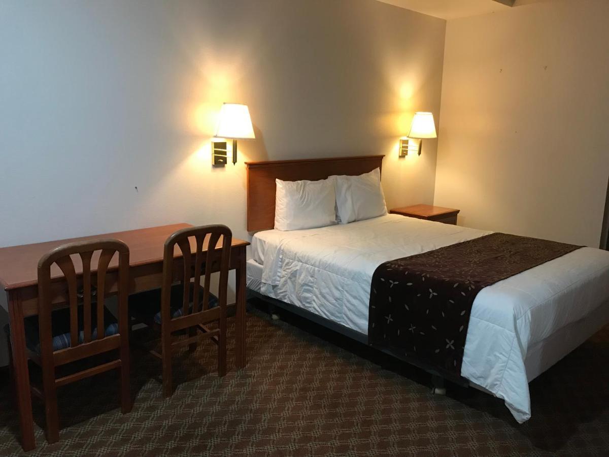 Woodburn Inn Экстерьер фото