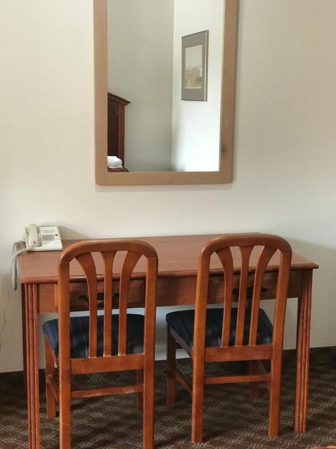 Woodburn Inn Экстерьер фото
