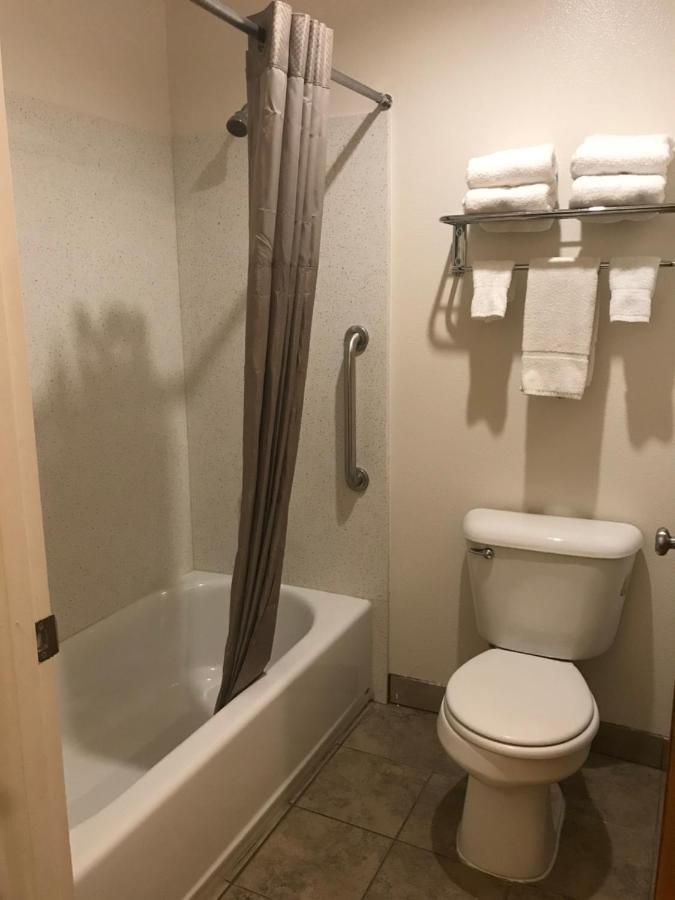 Woodburn Inn Экстерьер фото