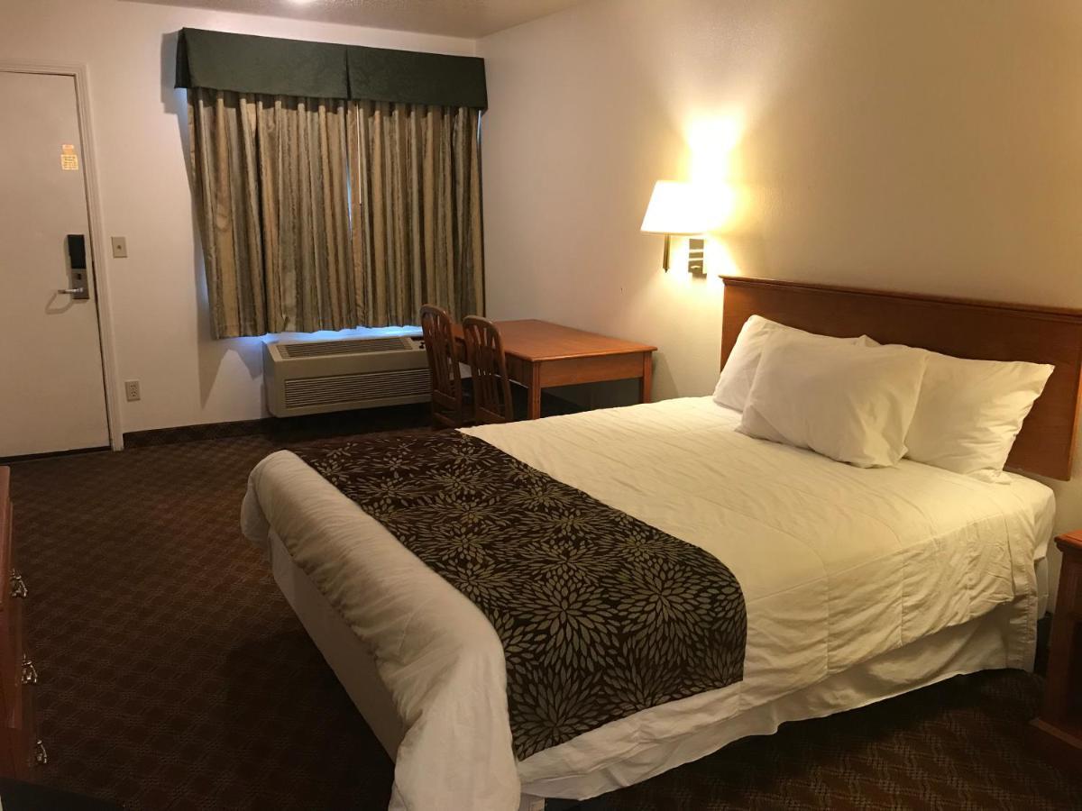 Woodburn Inn Экстерьер фото