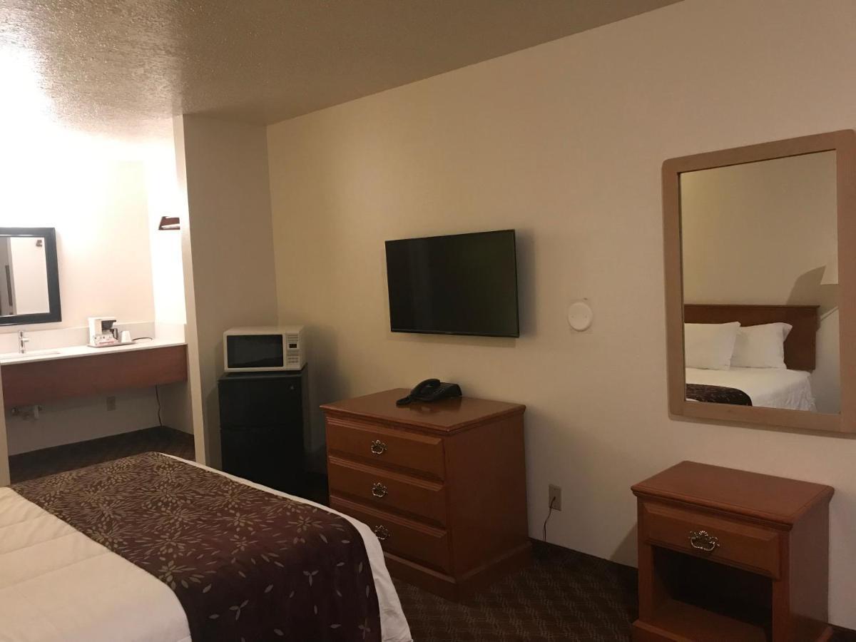 Woodburn Inn Экстерьер фото