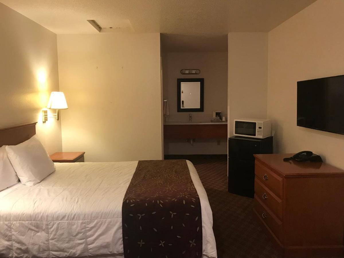 Woodburn Inn Экстерьер фото