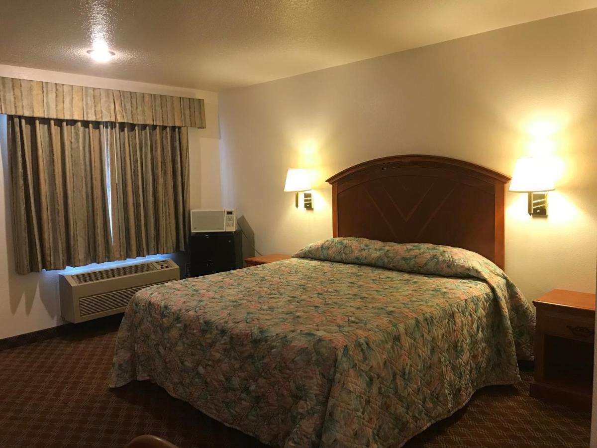 Woodburn Inn Экстерьер фото