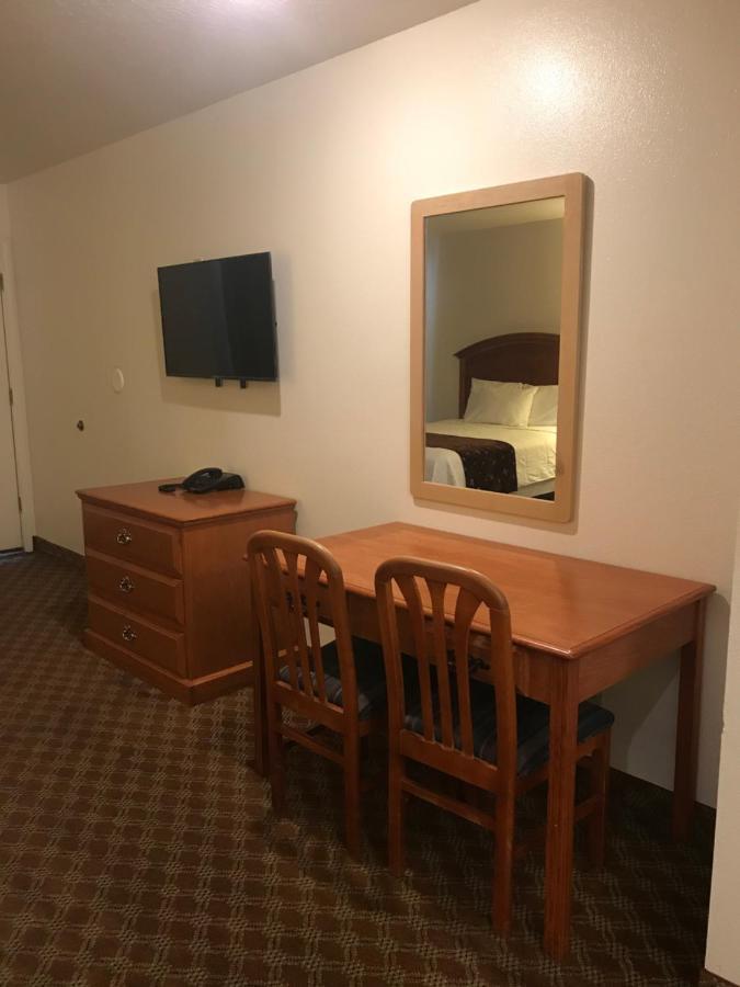 Woodburn Inn Экстерьер фото