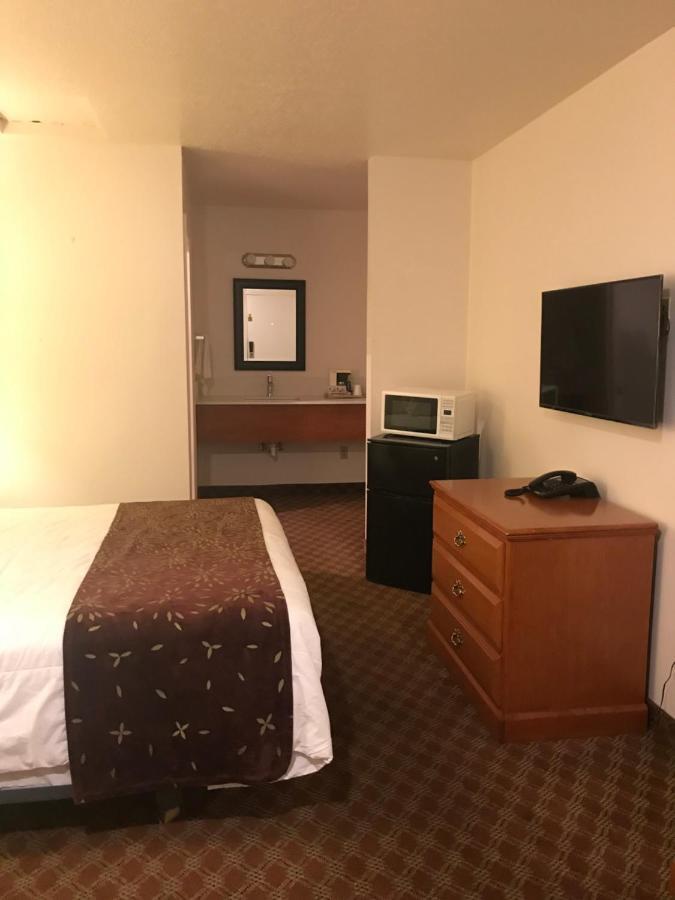 Woodburn Inn Экстерьер фото