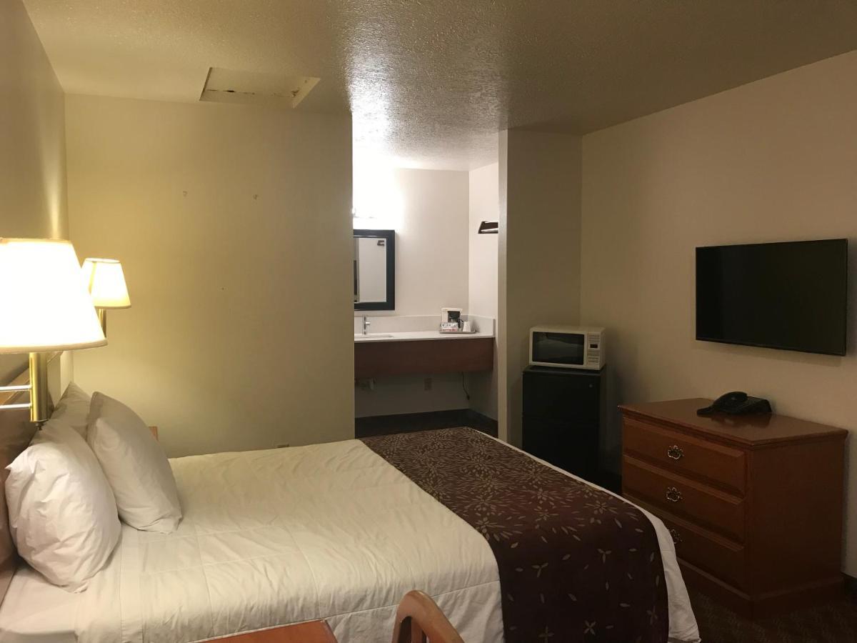 Woodburn Inn Экстерьер фото
