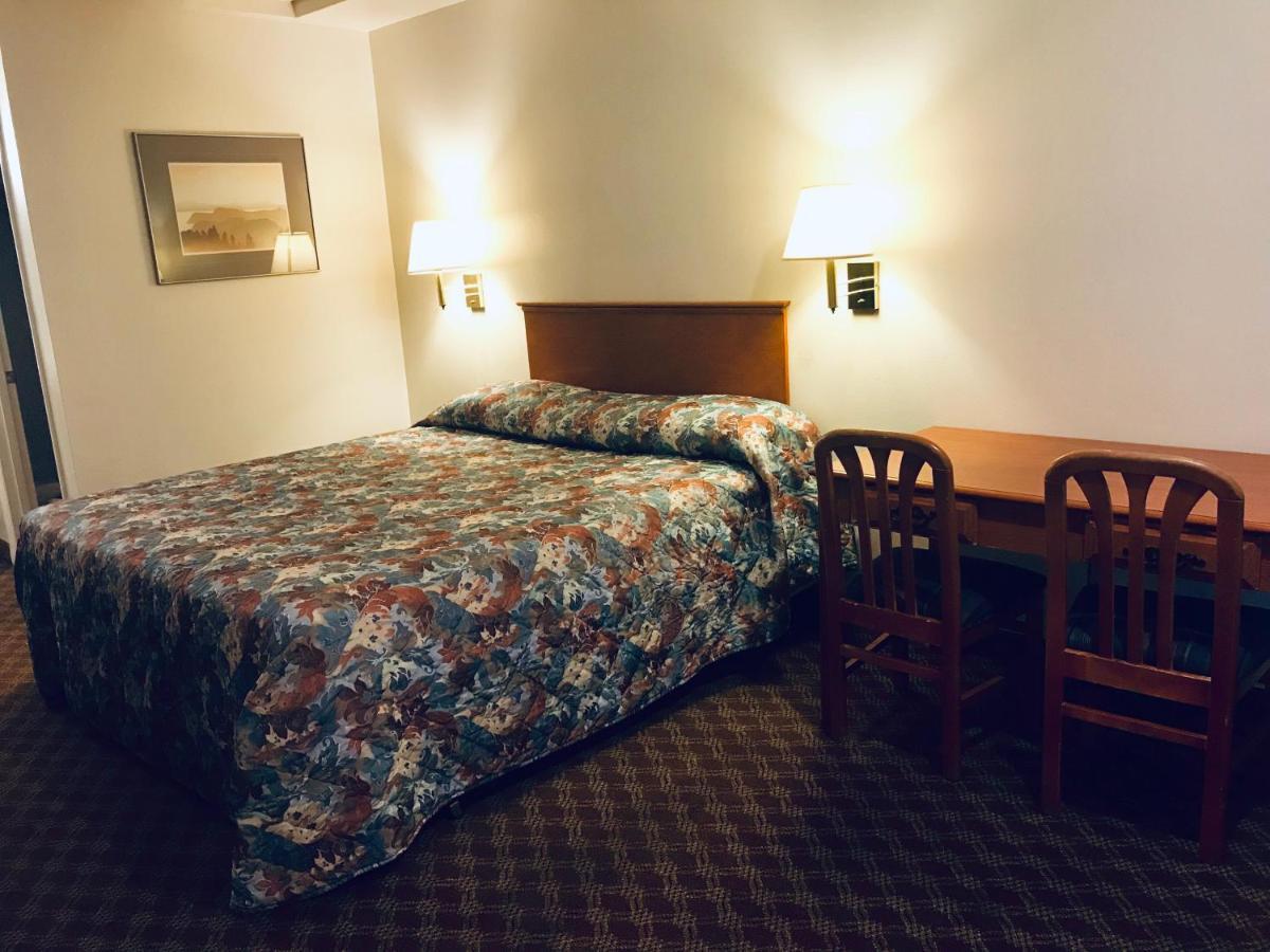 Woodburn Inn Экстерьер фото