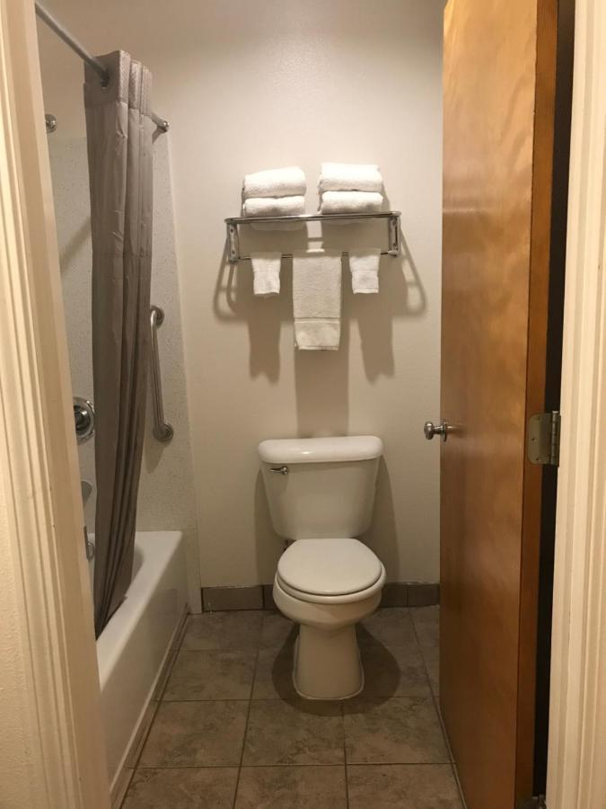 Woodburn Inn Экстерьер фото