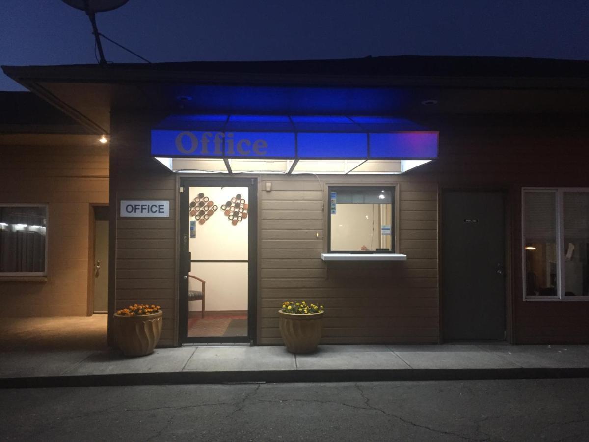 Woodburn Inn Экстерьер фото