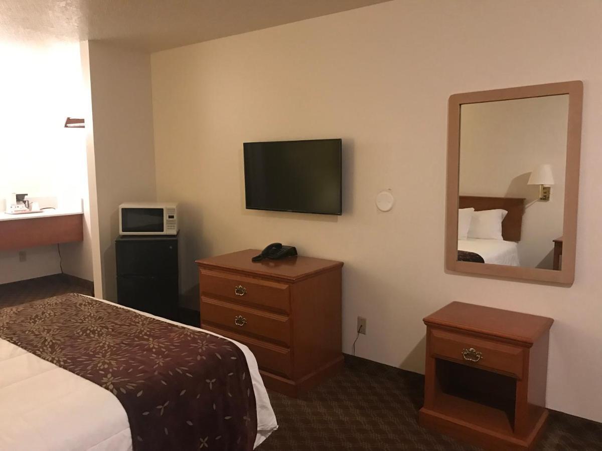 Woodburn Inn Экстерьер фото
