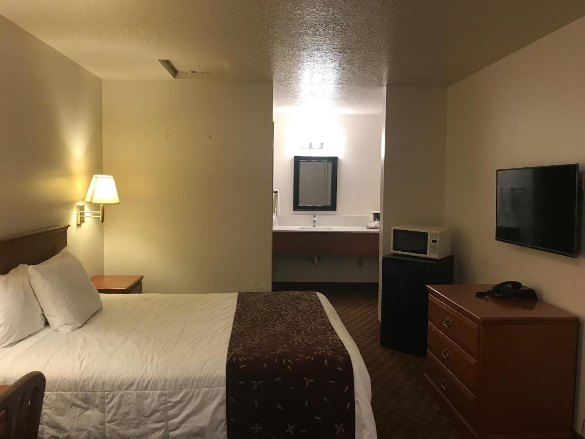Woodburn Inn Экстерьер фото